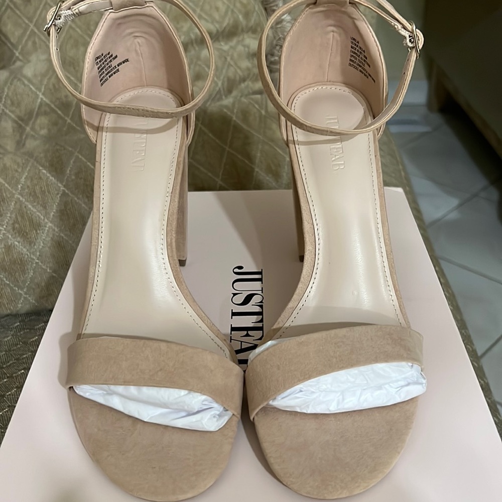Block heel sandal